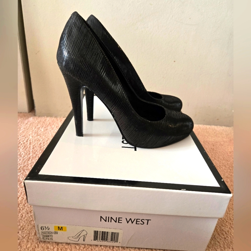 Black textured Nine West Pumps